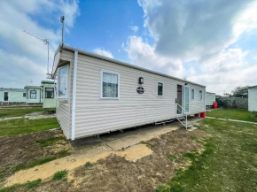 Lovely 6 Berth Caravan At Seawick Holiday Park In Essex Ref 27613Sw